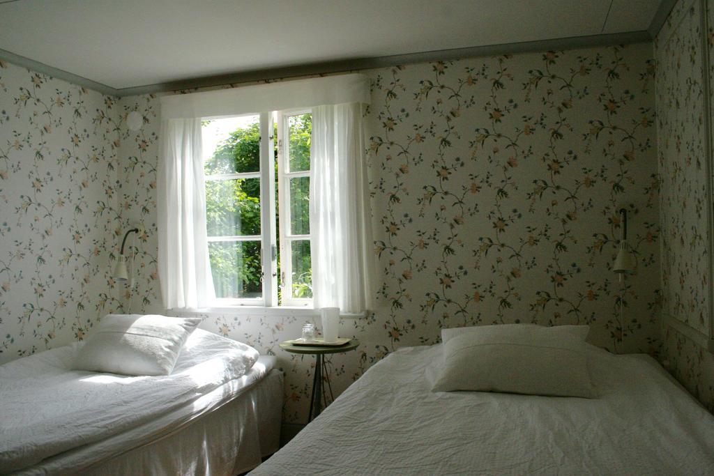 Uddens Bed & Breakfast Panzió Öregrund Kültér fotó