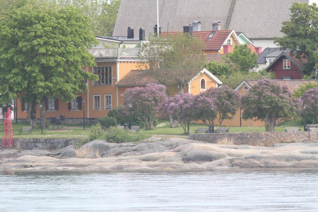 Uddens Bed & Breakfast Panzió Öregrund Kültér fotó